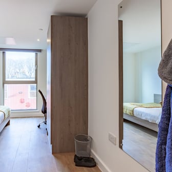 Silver En Suite - Image 3